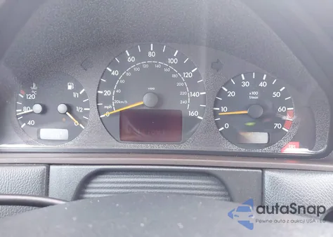 2001 Mercedes-Benz E 320 из США, поврежденный, VIN WDBJF65J11B266266